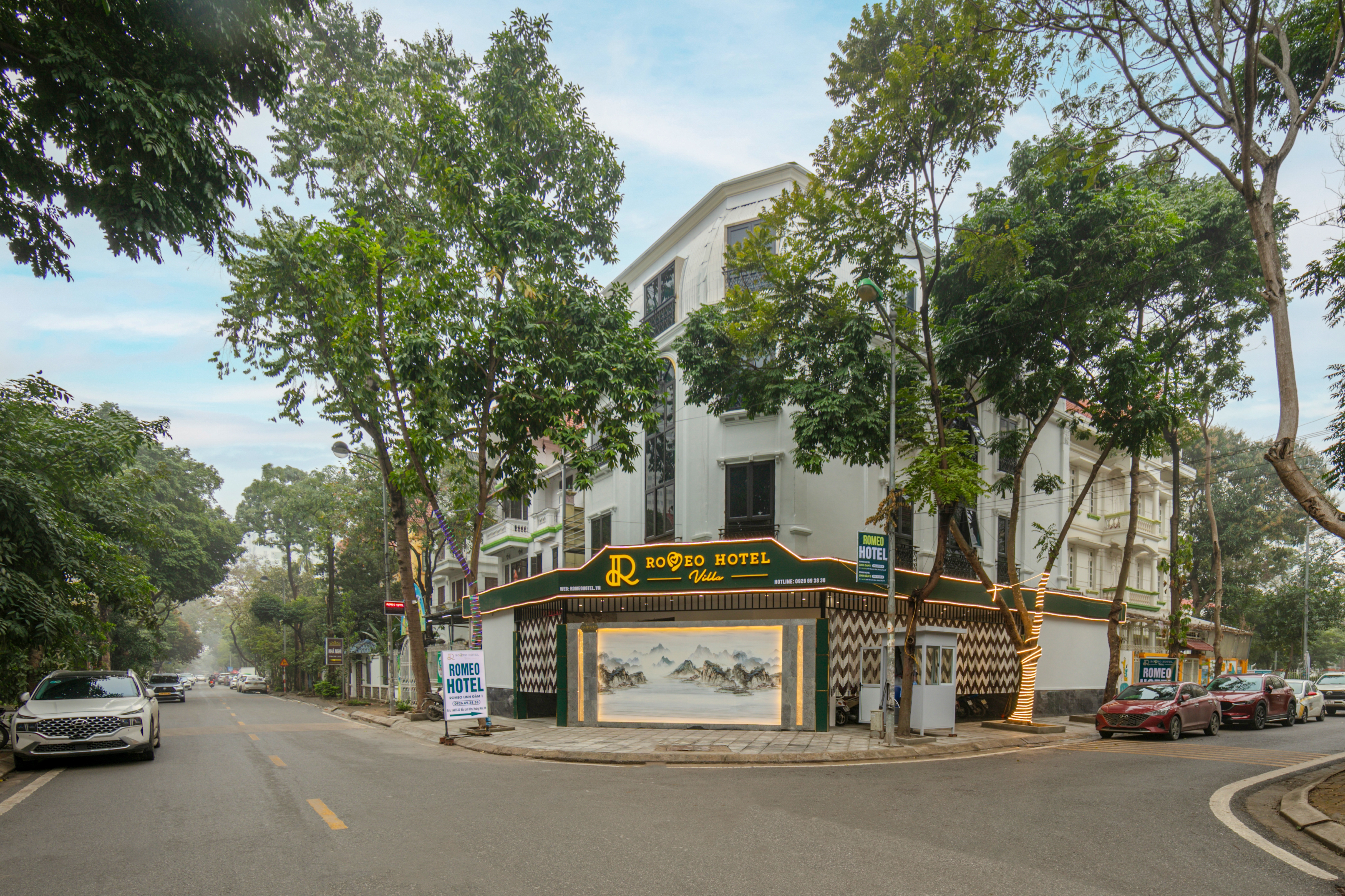 Khách Sạn Gần Công Viên Bán Đảo Linh Đàm
